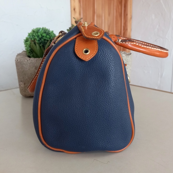Dooney & Bourke, R28 AF, Boston Bag in Airforce Blue!!! - Picture 3 of 13
